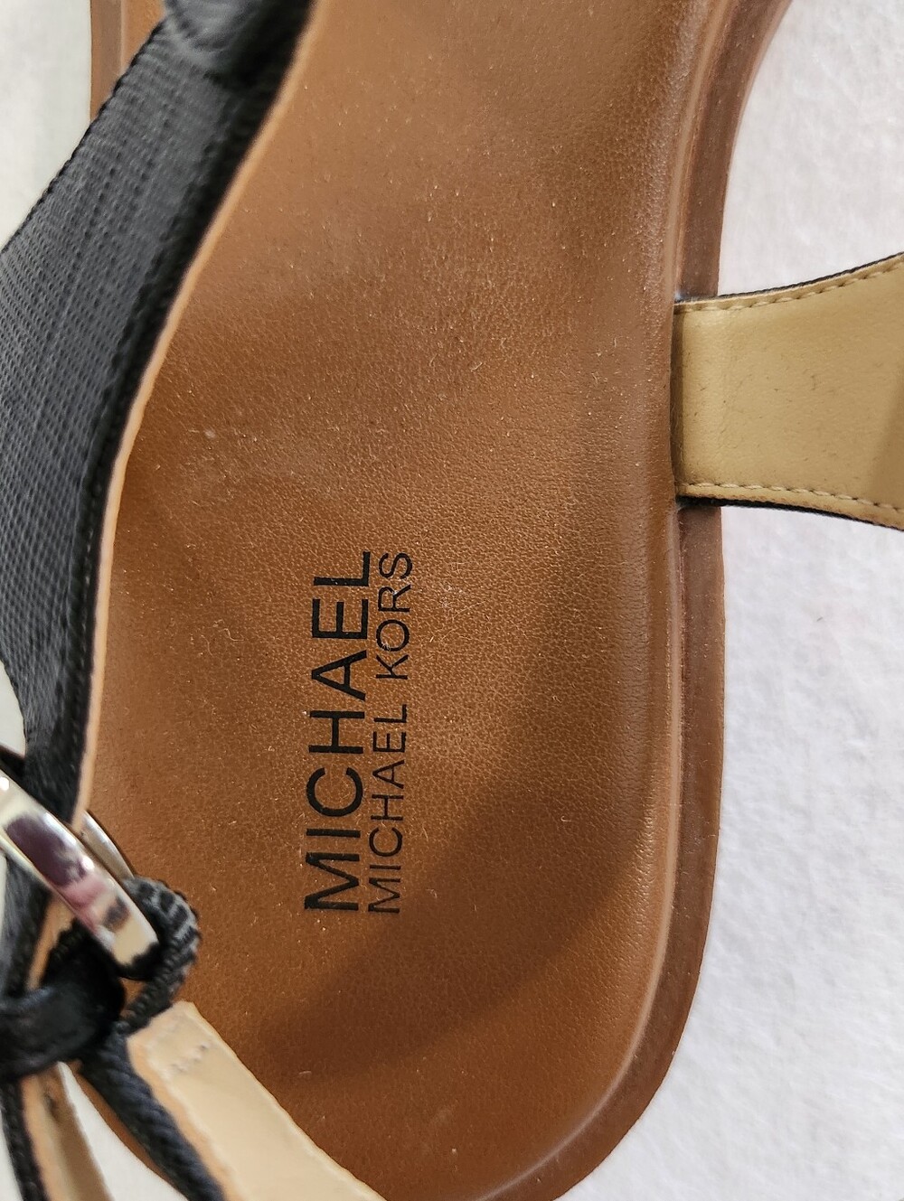 Michael Kors Women’s Black Leather T-Strap Sandals Size 9.5 - Picture 2 of 9